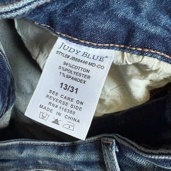 Judy Blue Womens Size 13/31 Ultra Distressed Stretch Denim Straight Fit Jeans - Picture 4 of 7